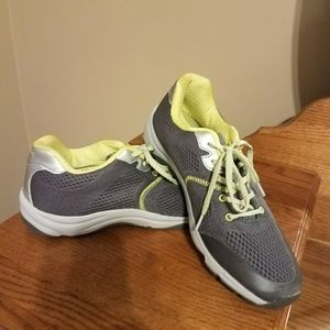 Vionic athletic shoes